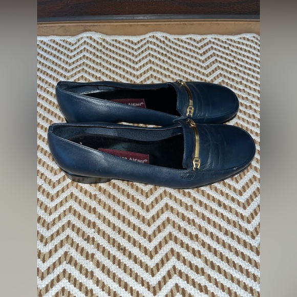 Etienne Aigner navy blue leather loafers with gold hardware size 6.5 - Picture 6 of 7